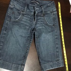Womens Freestyle denim shorts size 5 (waist 27”)